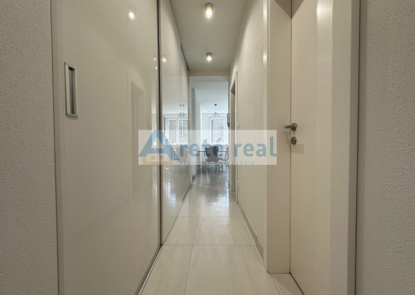 ARETÉ REAL - PRENÁJOM ZARIADENÉHO 3-IZBOVÉHO BYTU S PRIESTRANNOU LODŽIOU, PARKOVACÍM STÁTÍM,  ENERGIAMI, KTV, INTERNETOM, KLIMATIZÁCIOU, PEZINOK, ŠANCOVÁ