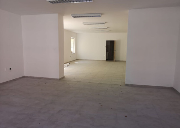 Areté real, Prenájom 87,2 m2 obchodného priestoru s parkovacím miestom v priamom centre mesta Pezinok
