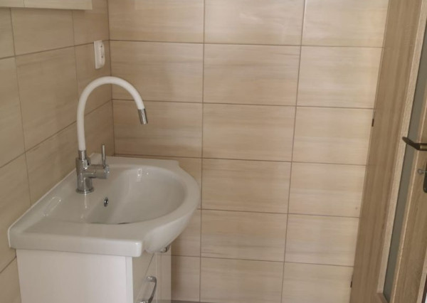 Areté real, Prenájom 87,2 m2 obchodného priestoru s parkovacím miestom v priamom centre mesta Pezinok