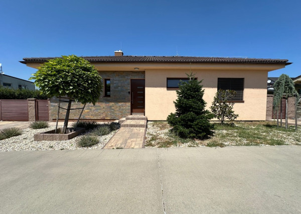 ARETÉ REAL - PREDAJ NOVOSTAVBY 4-IZBOVÉHO RD V NOVEJ LOKALITE, ŠENKVICE, A. BEHUNKA