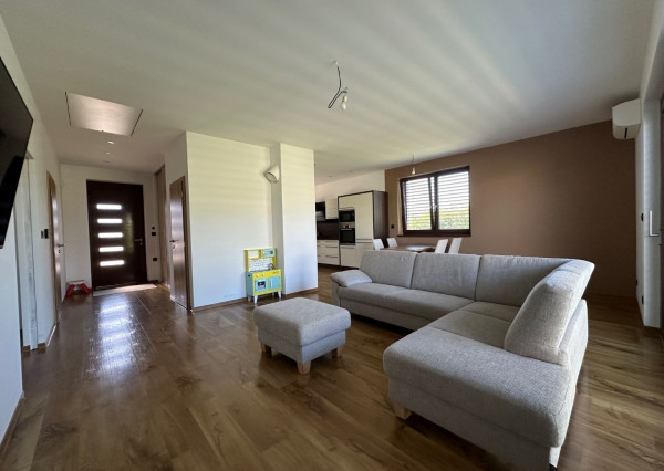 ARETÉ REAL - PREDAJ NOVOSTAVBY 4-IZBOVÉHO RD V NOVEJ LOKALITE, ŠENKVICE, A. BEHUNKA