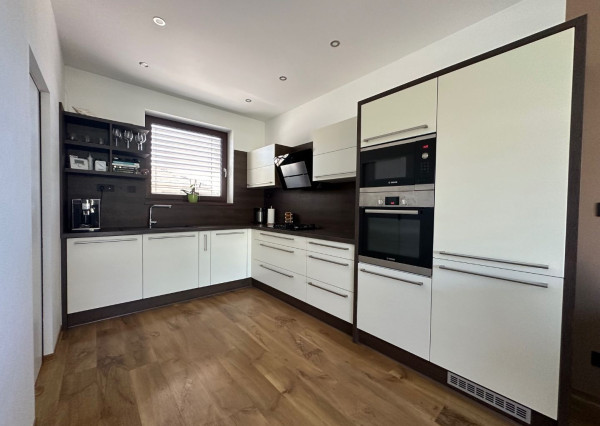 ARETÉ REAL - PREDAJ NOVOSTAVBY 4-IZBOVÉHO RD V NOVEJ LOKALITE, ŠENKVICE, A. BEHUNKA