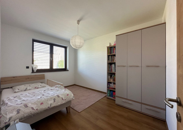 ARETÉ REAL - PREDAJ NOVOSTAVBY 4-IZBOVÉHO RD V NOVEJ LOKALITE, ŠENKVICE, A. BEHUNKA