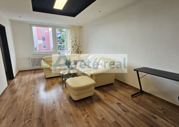 Areté real -Rezervované! Predaj výborne dispozične riešeného 3-izbového bytu s balkónom v dobrej lokalite v Pezinku, ul. Bystrická