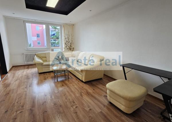 Areté real -Rezervované! Predaj výborne dispozične riešeného 3-izbového bytu s balkónom v dobrej lokalite v Pezinku, ul. Bystrická