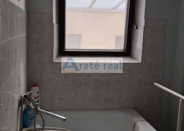 Areté real - Zľava!Predaj dvojgeneračného rodinného domu vhodného aj na podnikanie spojeného s bývaním v strategickej lokalite s prístupom priamo z hlavnej cesty v obci Viničné