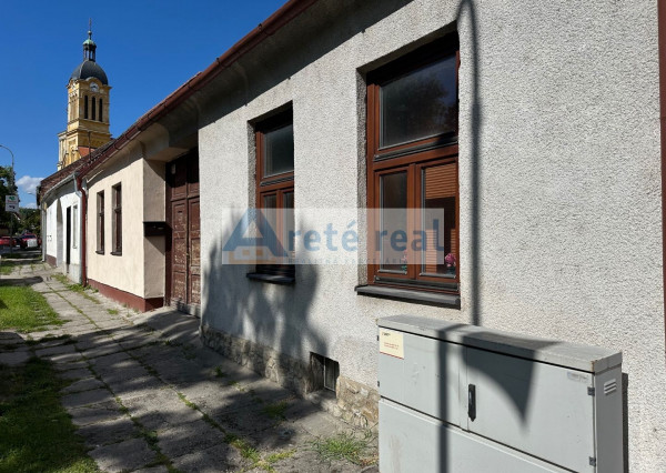 ARETÉ REAL – PREDAJ VINOHRADNÍCKEHO RODINNÉHO DOMU S PRÍSLUŠENSTVOM A NEBYTOVOU BUDOVOU V CENTRE MODRY, ŠTÚROVA