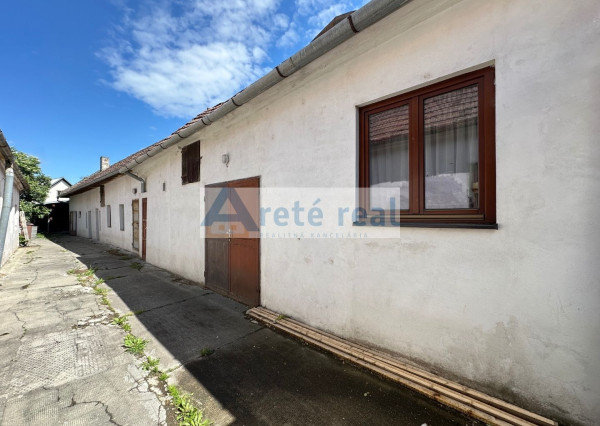 ARETÉ REAL – PREDAJ VINOHRADNÍCKEHO RODINNÉHO DOMU S NEBYTOVOU BUDOVOU V CENTRE MODRY, ŠTÚROVA