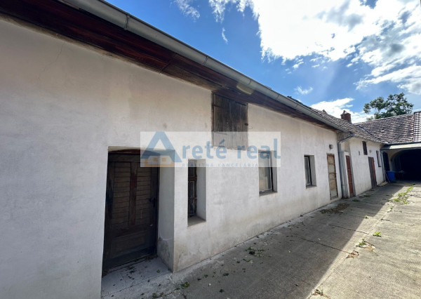 ARETÉ REAL – PREDAJ VINOHRADNÍCKEHO RODINNÉHO DOMU S NEBYTOVOU BUDOVOU V CENTRE MODRY, ŠTÚROVA