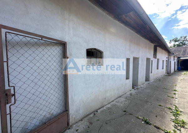 ARETÉ REAL – PREDAJ VINOHRADNÍCKEHO RODINNÉHO DOMU S NEBYTOVOU BUDOVOU V CENTRE MODRY, ŠTÚROVA