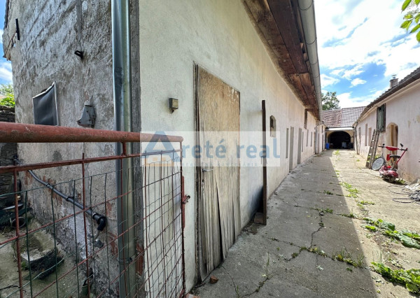 ARETÉ REAL – PREDAJ VINOHRADNÍCKEHO RODINNÉHO DOMU S NEBYTOVOU BUDOVOU V CENTRE MODRY, ŠTÚROVA