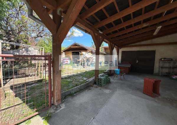 ARETÉ REAL – PREDAJ VINOHRADNÍCKEHO RODINNÉHO DOMU S NEBYTOVOU BUDOVOU V CENTRE MODRY, ŠTÚROVA