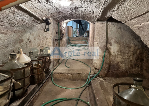 ARETÉ REAL – PREDAJ VINOHRADNÍCKEHO RODINNÉHO DOMU S NEBYTOVOU BUDOVOU V CENTRE MODRY, ŠTÚROVA