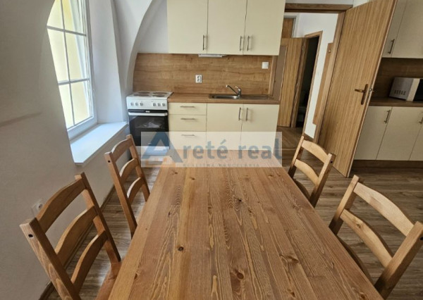 Areté real, Prenájom veľmi pekného 2-izbového bytu s parkovacím miestom v priamom centre mesta Pezinok