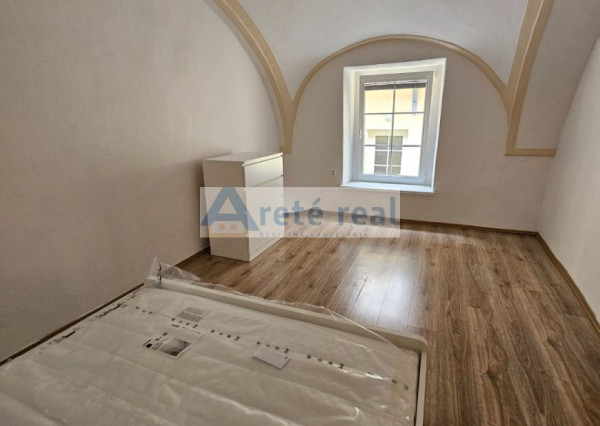 Areté real, Prenájom veľmi pekného 2-izbového bytu s parkovacím miestom v priamom centre mesta Pezinok