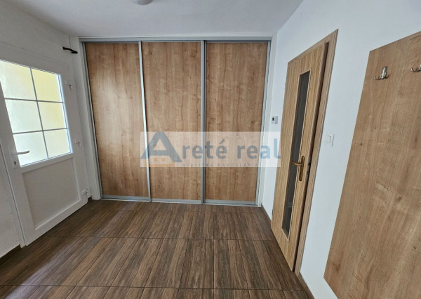 Areté real, Prenájom veľmi pekného 2-izbového bytu s parkovacím miestom v priamom centre mesta Pezinok