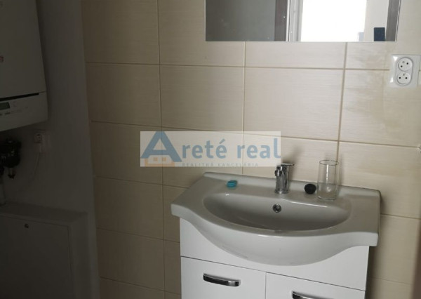 Areté real, Prenájom veľmi pekného 2-izbového bytu s parkovacím miestom v priamom centre mesta Pezinok