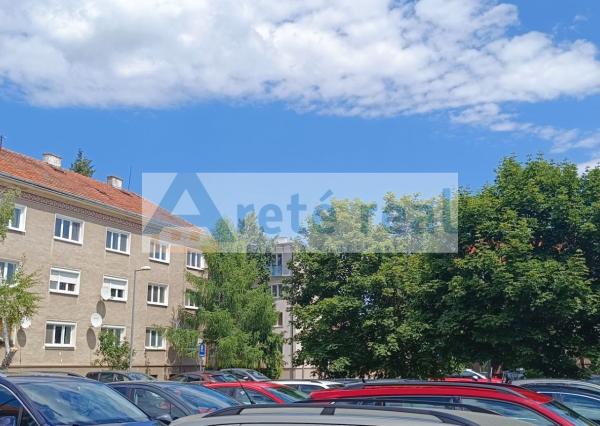 ARETÉ REAL - REZERVOVANÉ! PREDAJ ZAUJÍMAVÉHO 2-IZ.BYTU V CENTRE MESTA PEZINKA, TEHLOVÝ,PIVNICA