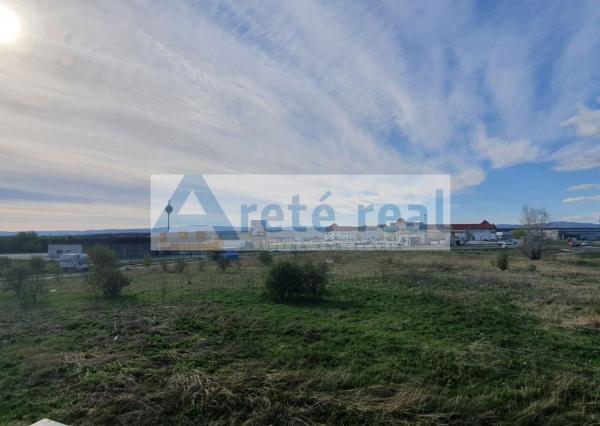 Areté real - Bývajte blízko Senca, ale aj Pezinka.