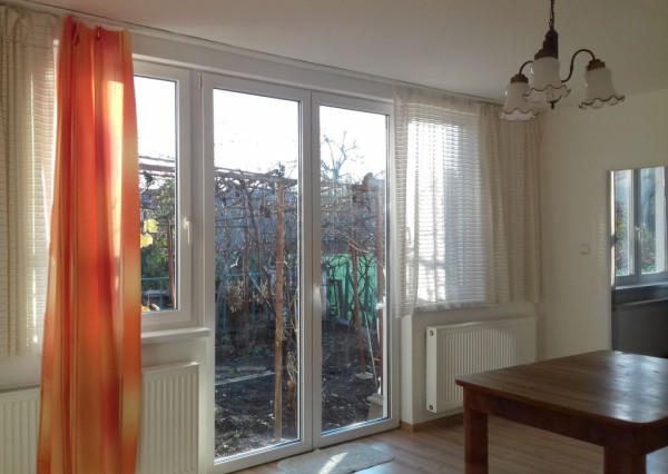 Areté real-Prenájom slnečného 2 izbového bytu v r.domom,samostatný vstup,kompletná rekonštrukcia