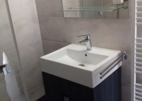 Areté real-Prenájom slnečného 2 izbového bytu v r.domom,samostatný vstup,kompletná rekonštrukcia