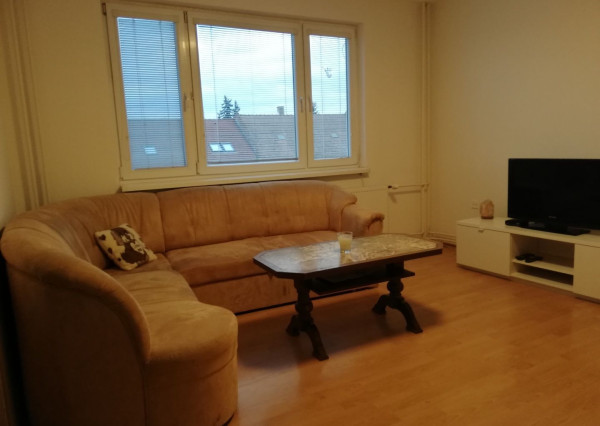 Areté real- Výmena slnečného 2 i.bytu v centre Senca s loggiou, výťah.