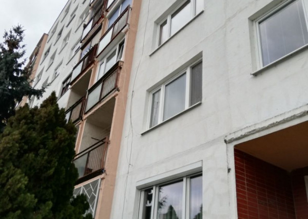 Areté real- Výmena slnečného 2 i.bytu v centre Senca s loggiou, výťah.