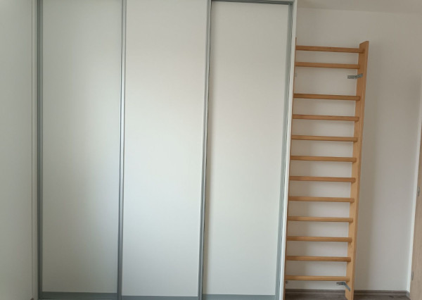 ARETÉ REAL-PRENÁJOM 4 IZ.BYTU V NOVOSTAVBE, VLASTNÉ PARKOVACIE MIESTO,PIVNICA,LOGGIA