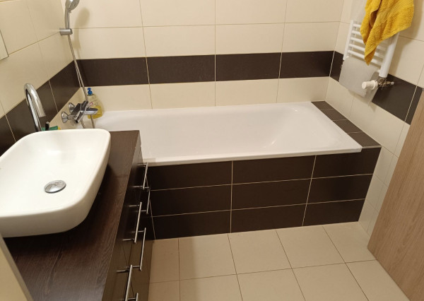 ARETÉ REAL-PRENÁJOM 4 IZ.BYTU V NOVOSTAVBE, VLASTNÉ PARKOVACIE MIESTO,PIVNICA,LOGGIA