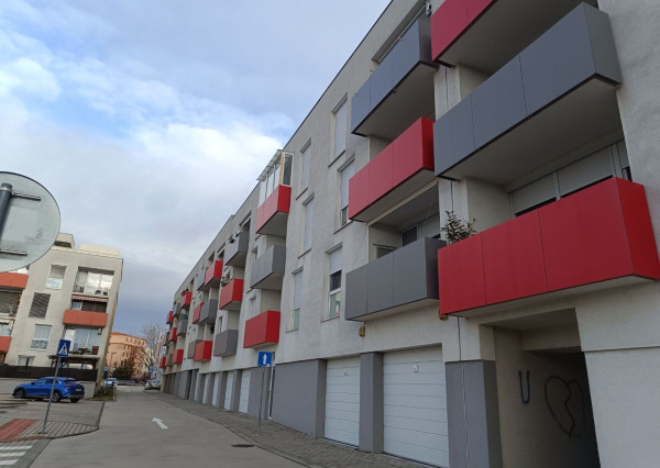 ARETÉ REAL-PRENÁJOM 4 IZ.BYTU V NOVOSTAVBE, VLASTNÉ PARKOVACIE MIESTO,PIVNICA,LOGGIA