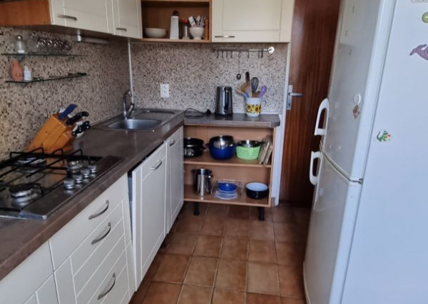 Areté real -  Prenájom veľmi pekného, priestranného 3- izbového bytu s parkovacím miestom v blízkosti centra Pezinka