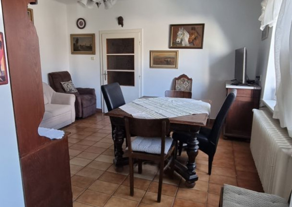 Areté real -  Prenájom veľmi pekného, priestranného 3- izbového bytu s parkovacím miestom v blízkosti centra Pezinka