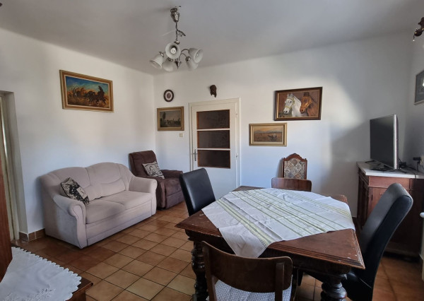 Areté real -  Prenájom veľmi pekného, priestranného 3- izbového bytu s parkovacím miestom v blízkosti centra Pezinka