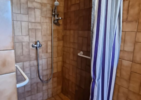 Areté real -  Prenájom veľmi pekného, priestranného 3- izbového bytu s parkovacím miestom v blízkosti centra Pezinka