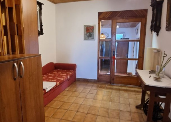 Areté real -  Prenájom veľmi pekného, priestranného 3- izbového bytu s parkovacím miestom v blízkosti centra Pezinka