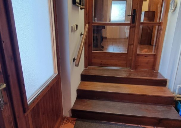 Areté real -  Prenájom veľmi pekného, priestranného 3- izbového bytu s parkovacím miestom v blízkosti centra Pezinka