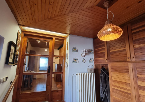 Areté real -  Prenájom veľmi pekného, priestranného 3- izbového bytu s parkovacím miestom v blízkosti centra Pezinka