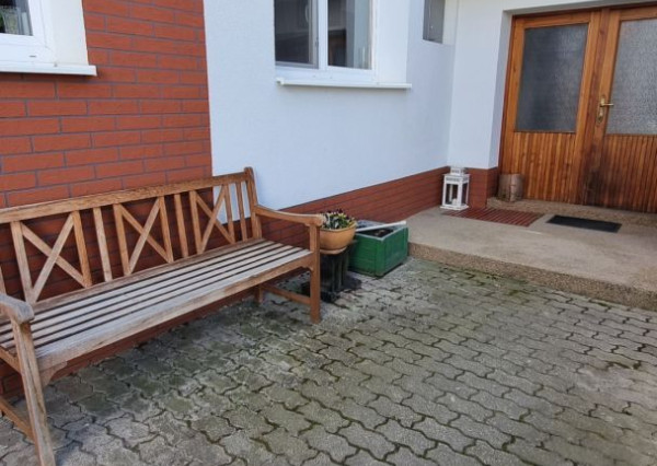 Areté real -  Prenájom veľmi pekného, priestranného 3- izbového bytu s parkovacím miestom v blízkosti centra Pezinka