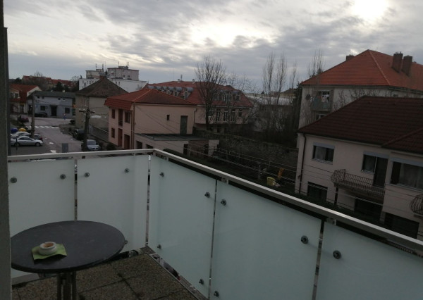 Prenájom veľmi pekného, priestranného bytu v centre Pezinka