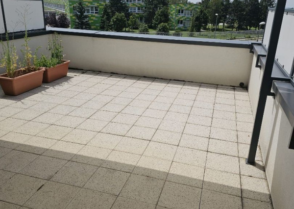 Areté real - Predaj výborne dispozične riešeného 4-izbového bytu s veľkorysou terasou a 2 parkovacími miestami v dobrej lokalite v Pezinku