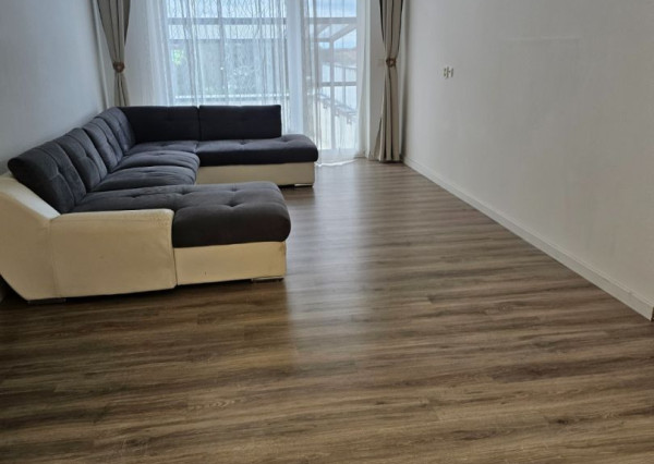 Areté real - Predaj výborne dispozične riešeného 4-izbového bytu s veľkorysou terasou a 2 parkovacími miestami v dobrej lokalite v Pezinku