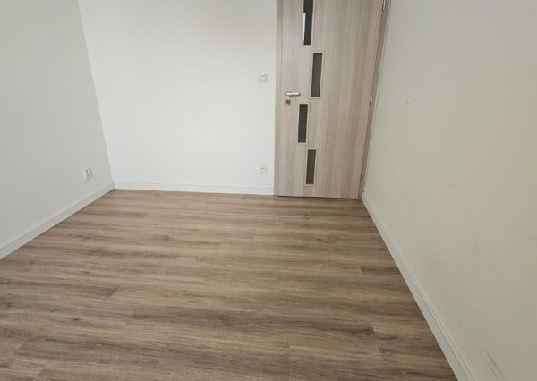 Areté real - Predaj výborne dispozične riešeného 4-izbového bytu s veľkorysou terasou a 2 parkovacími miestami v dobrej lokalite v Pezinku