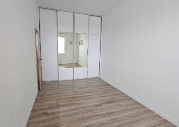 Areté real - Predaj výborne dispozične riešeného 4-izbového bytu s veľkorysou terasou a 2 parkovacími miestami v dobrej lokalite v Pezinku