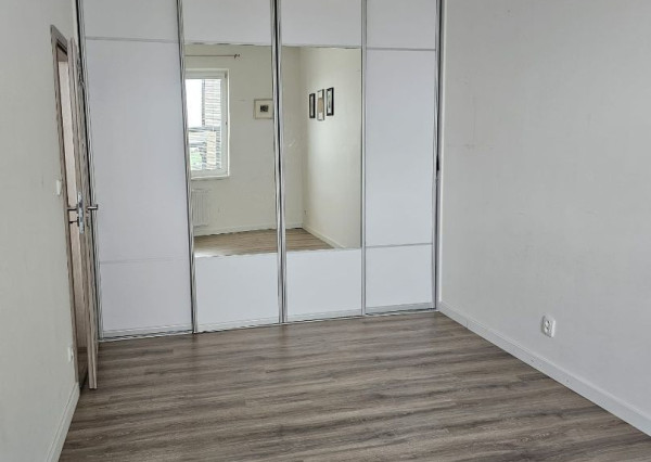 Areté real - Predaj výborne dispozične riešeného 4-izbového bytu s veľkorysou terasou a 2 parkovacími miestami v dobrej lokalite v Pezinku