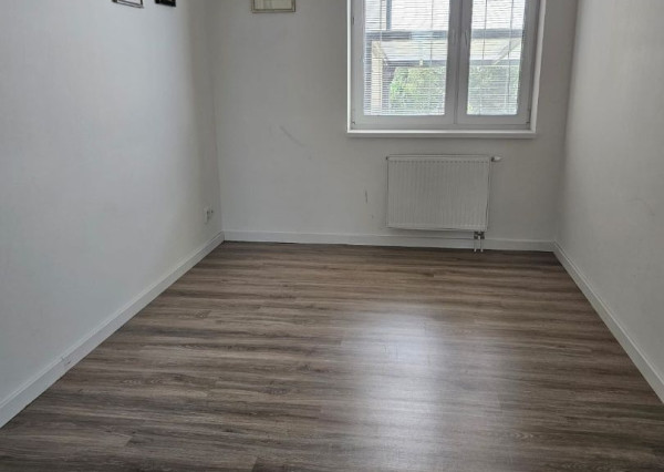 Areté real - Predaj výborne dispozične riešeného 4-izbového bytu s veľkorysou terasou a 2 parkovacími miestami v dobrej lokalite v Pezinku