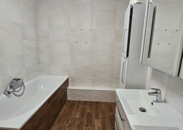 Areté real - Predaj výborne dispozične riešeného 4-izbového bytu s veľkorysou terasou a 2 parkovacími miestami v dobrej lokalite v Pezinku