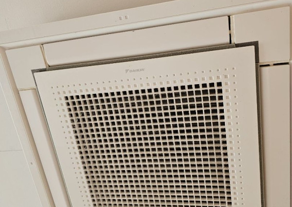 Areté real - Predaj výborne dispozične riešeného 4-izbového bytu s veľkorysou terasou a 2 parkovacími miestami v dobrej lokalite v Pezinku