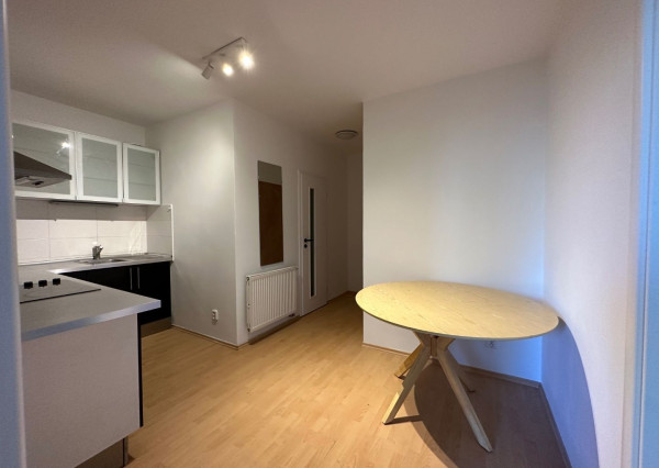 ARETÉ REAL - PRENÁJOM ČIASTOČNE ZARIADENÉHO 2-IZBOVÉHO BYTU V PRIAMOM CENTRE MESTA, PEZINOK, KOLLÁROVA