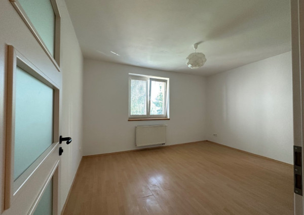 ARETÉ REAL - PRENÁJOM ČIASTOČNE ZARIADENÉHO 2-IZBOVÉHO BYTU V PRIAMOM CENTRE MESTA, PEZINOK, KOLLÁROVA