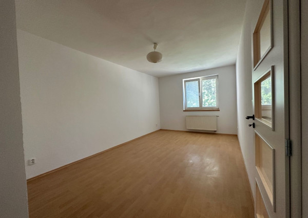 ARETÉ REAL - PRENÁJOM ČIASTOČNE ZARIADENÉHO 2-IZBOVÉHO BYTU V PRIAMOM CENTRE MESTA, PEZINOK, KOLLÁROVA